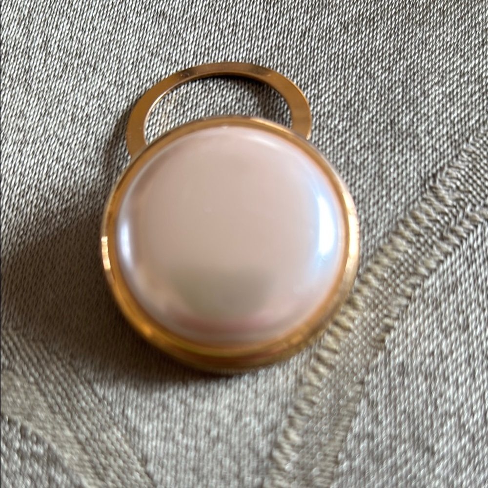 Elegant Gold and Pearl Brooch
